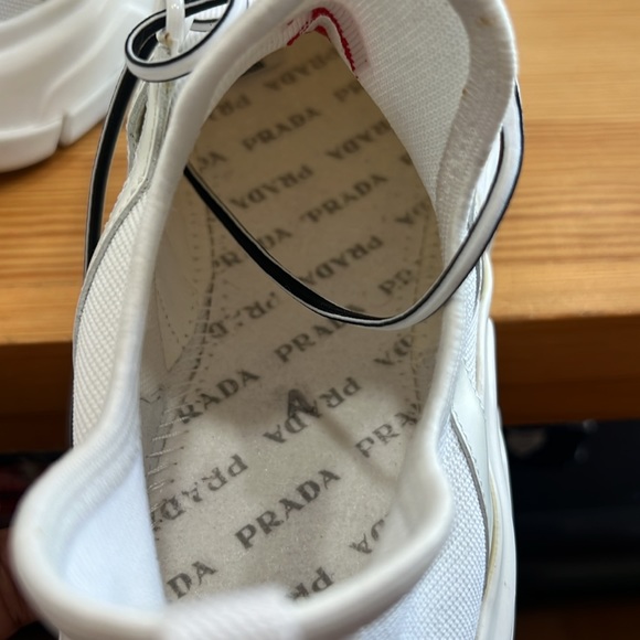 PRADA - Picture 9 of 10